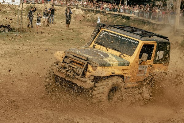 Reprogrammation moteur léger : optimiser les performances des voitures particulières